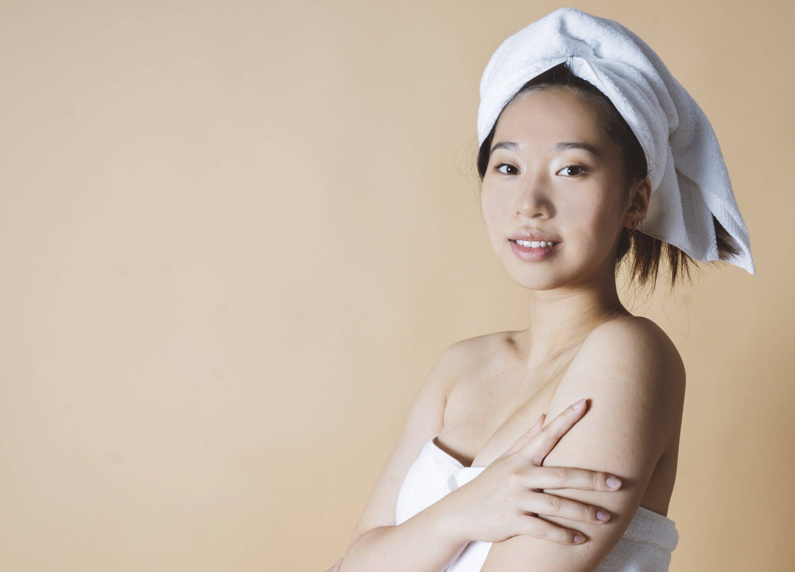 Chinese woman undergoes dermaplaning treatment