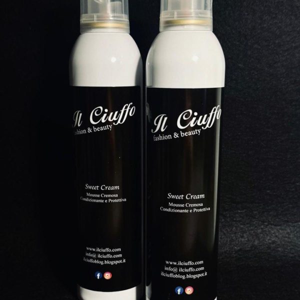 Spray crema dolce per capelli e viso, facile da applicare.