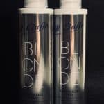 Due spray per capelli con etichetta "Blonde" e "Keratin Blue".