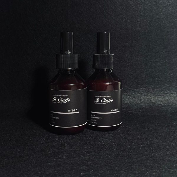 Spray rigenerante Hydra Keratin per capelli lisci e setosi.