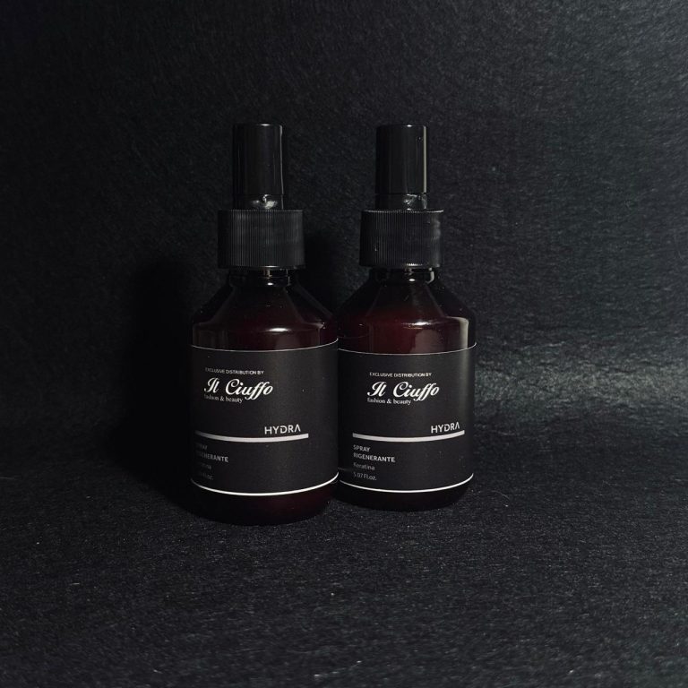Spray rigenerante Hydra Keratin per capelli lisci e setosi.