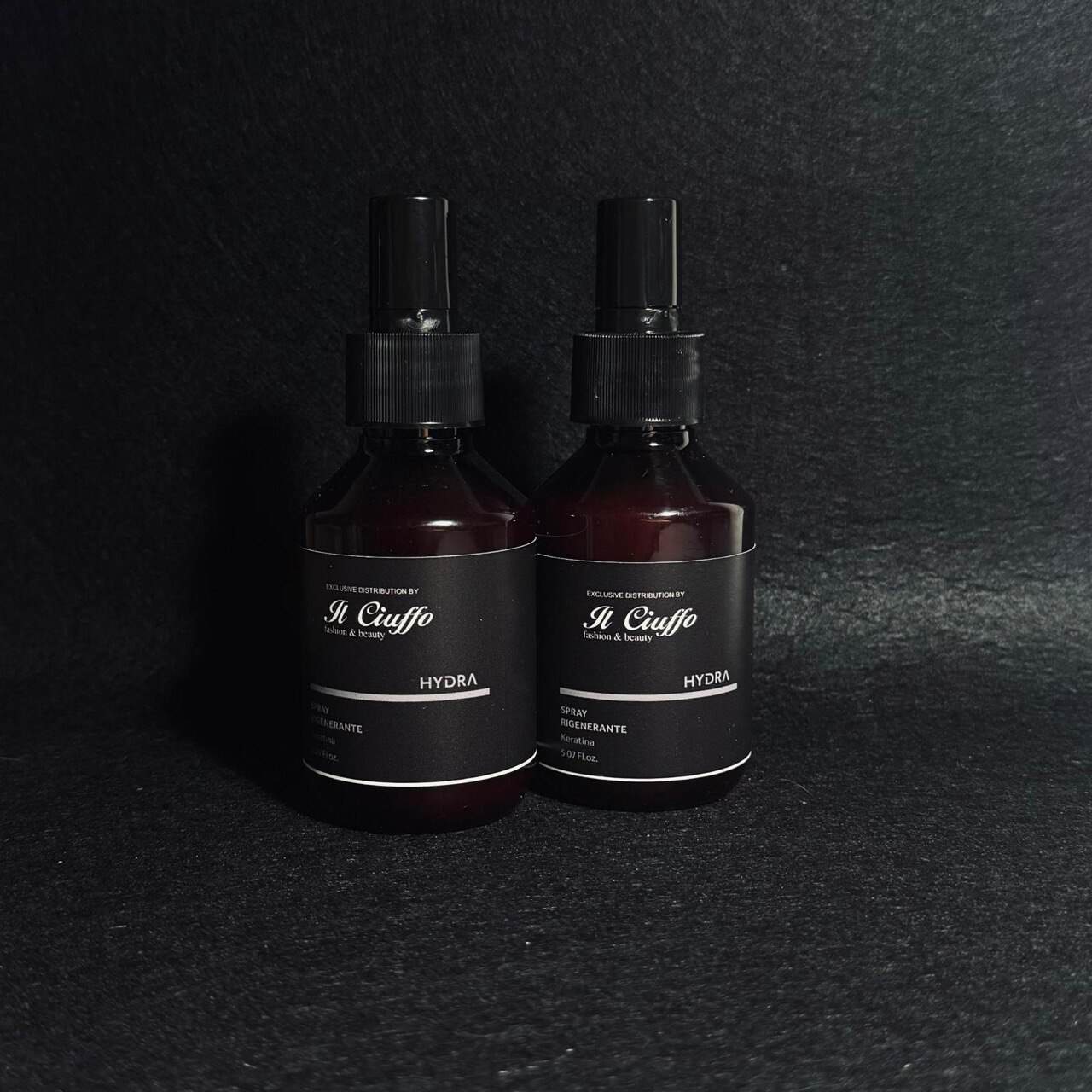 Spray rigenerante Hydra Keratin per capelli lisci e setosi.