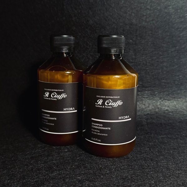 Shampoo idratante Hydra per capelli sani e lucenti.