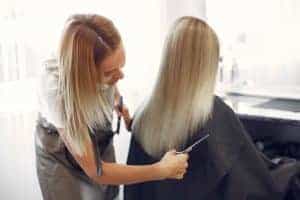 Corteggiatura e trattamento capelli da professionisti.
